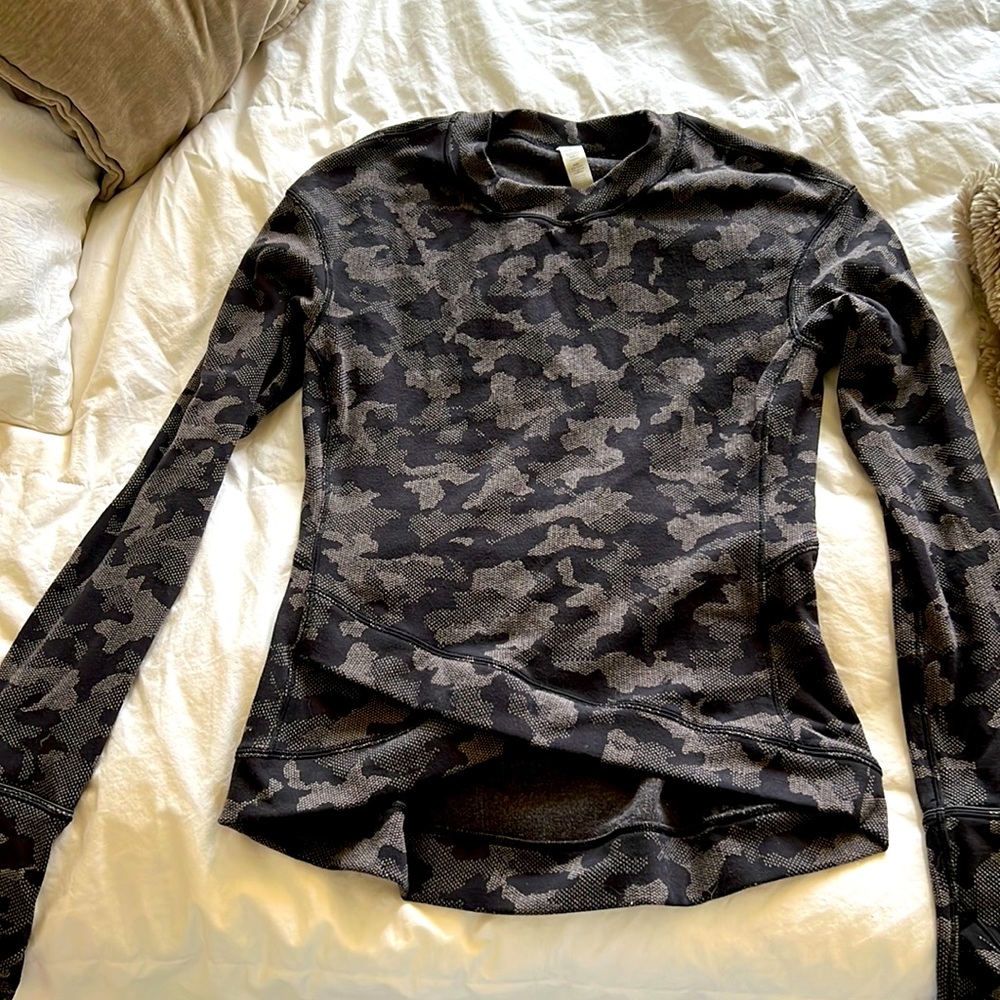 Lululemon long sleeved camo shirt size 4